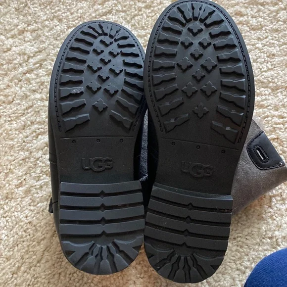 ♥️Ugg gray and black suede and shearling Sz 7 boots. Can be worn up or down - Picture 6 of 9